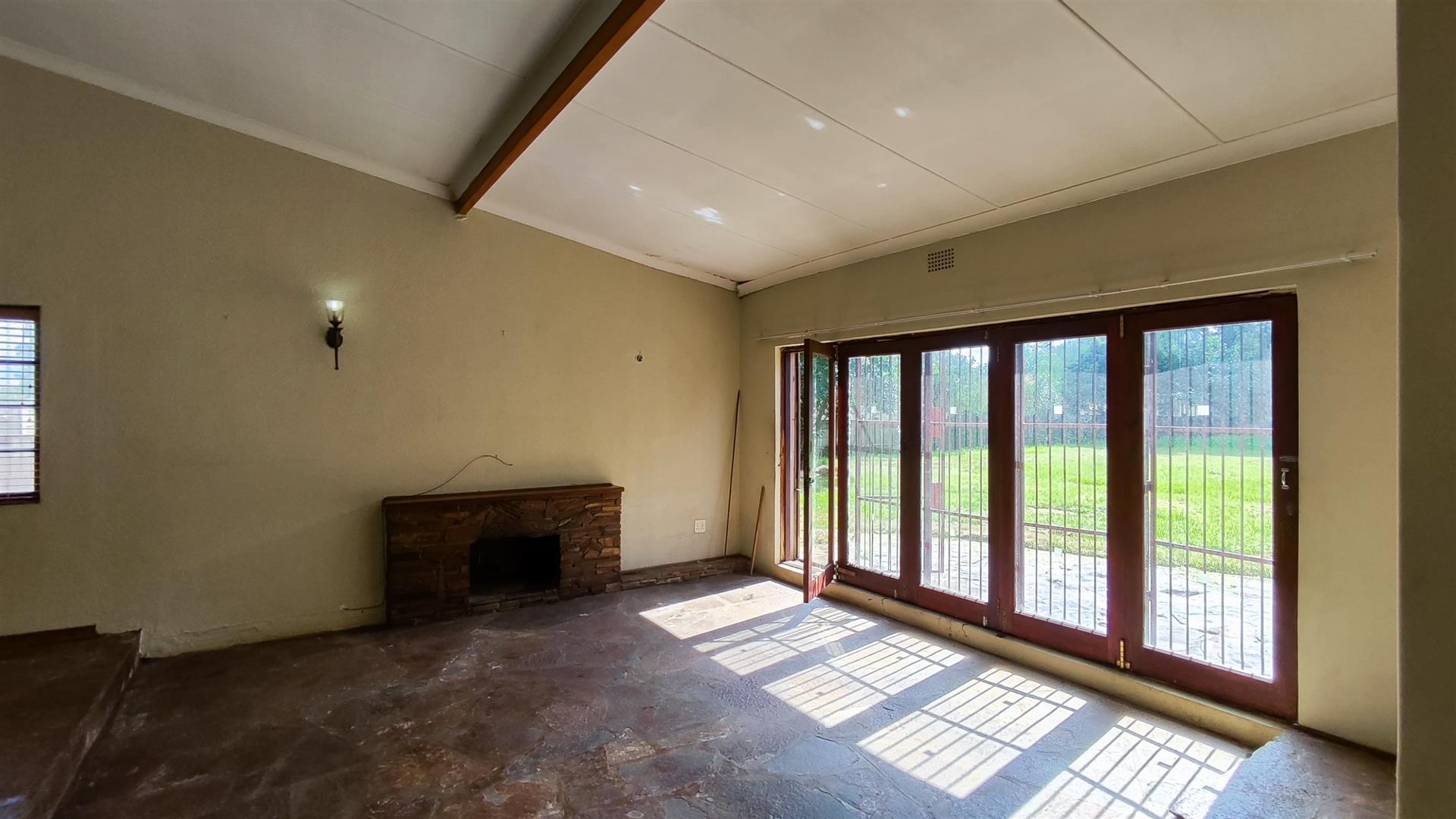 Lounges - 30 square meters of property in Meyerton