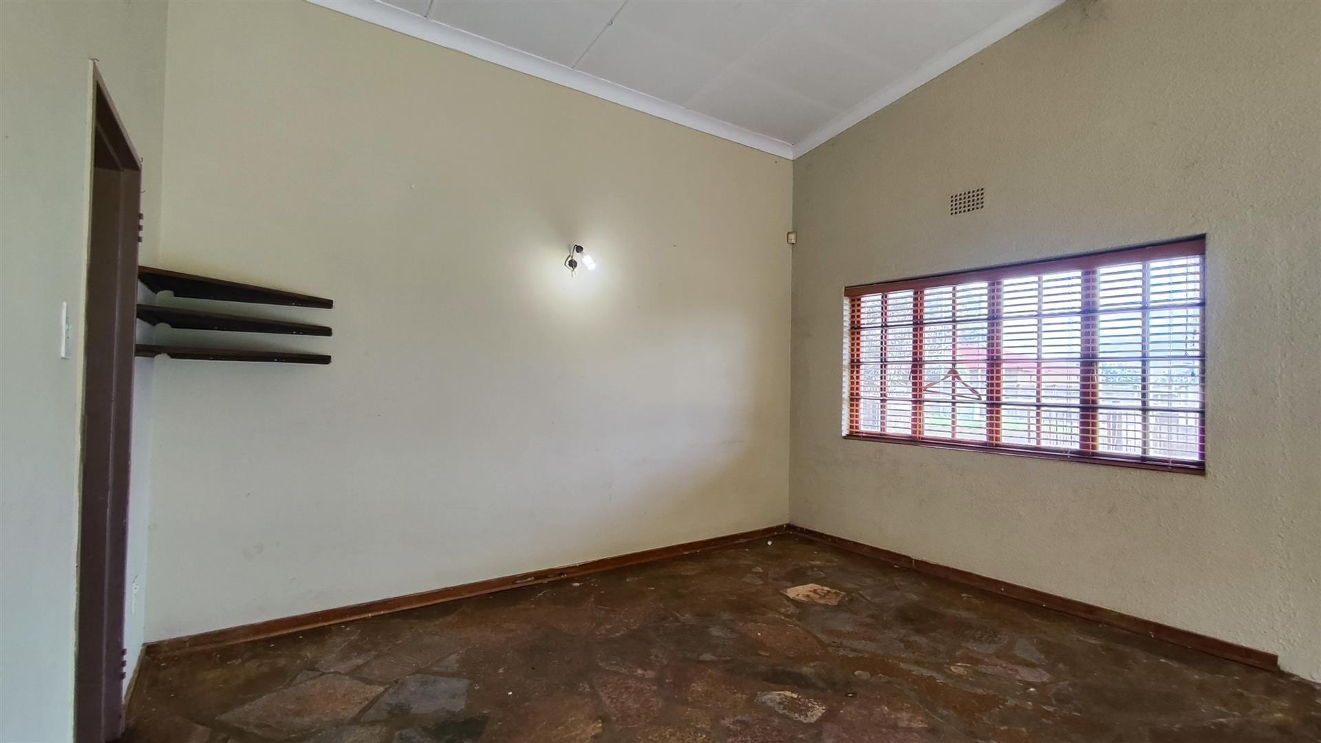 Dining Room - 16 square meters of property in Meyerton