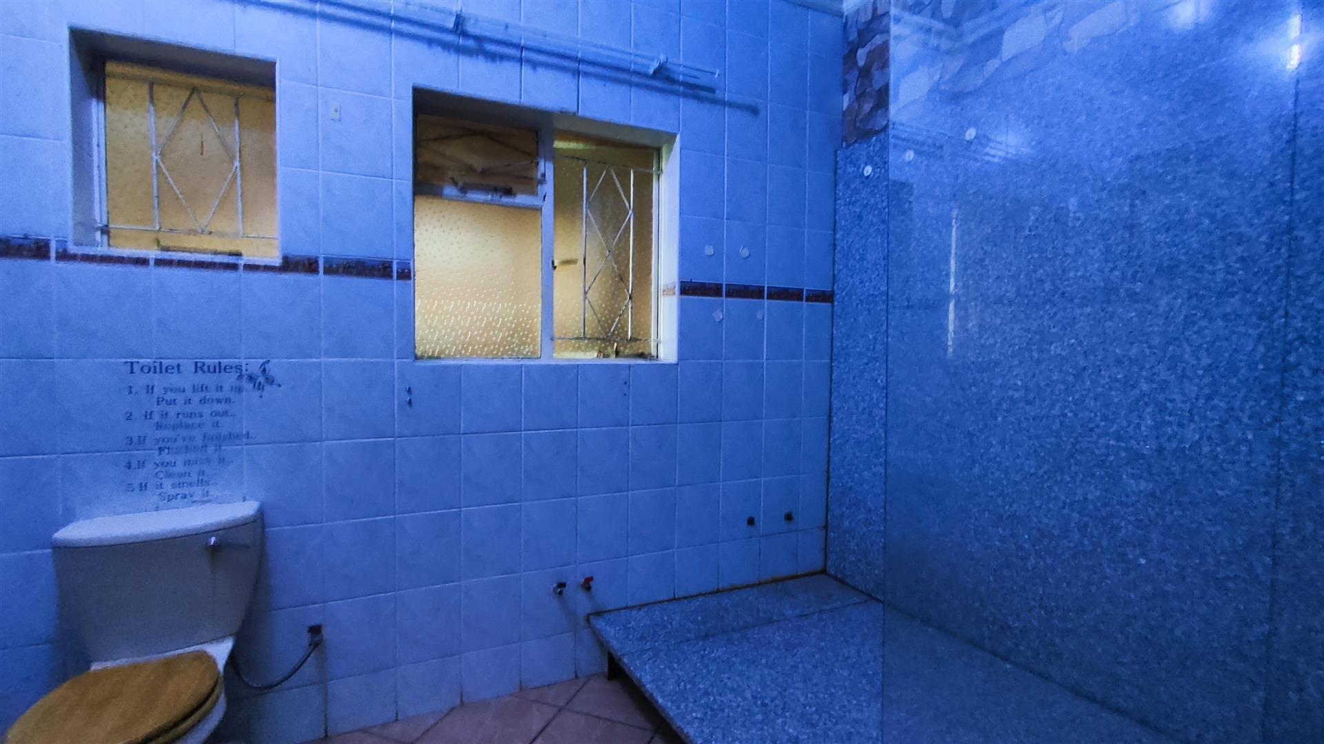 Bathroom 1 - 9 square meters of property in Meyerton