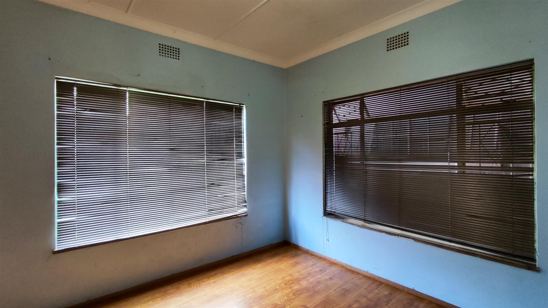 Bed Room 1 - 15 square meters of property in Meyerton