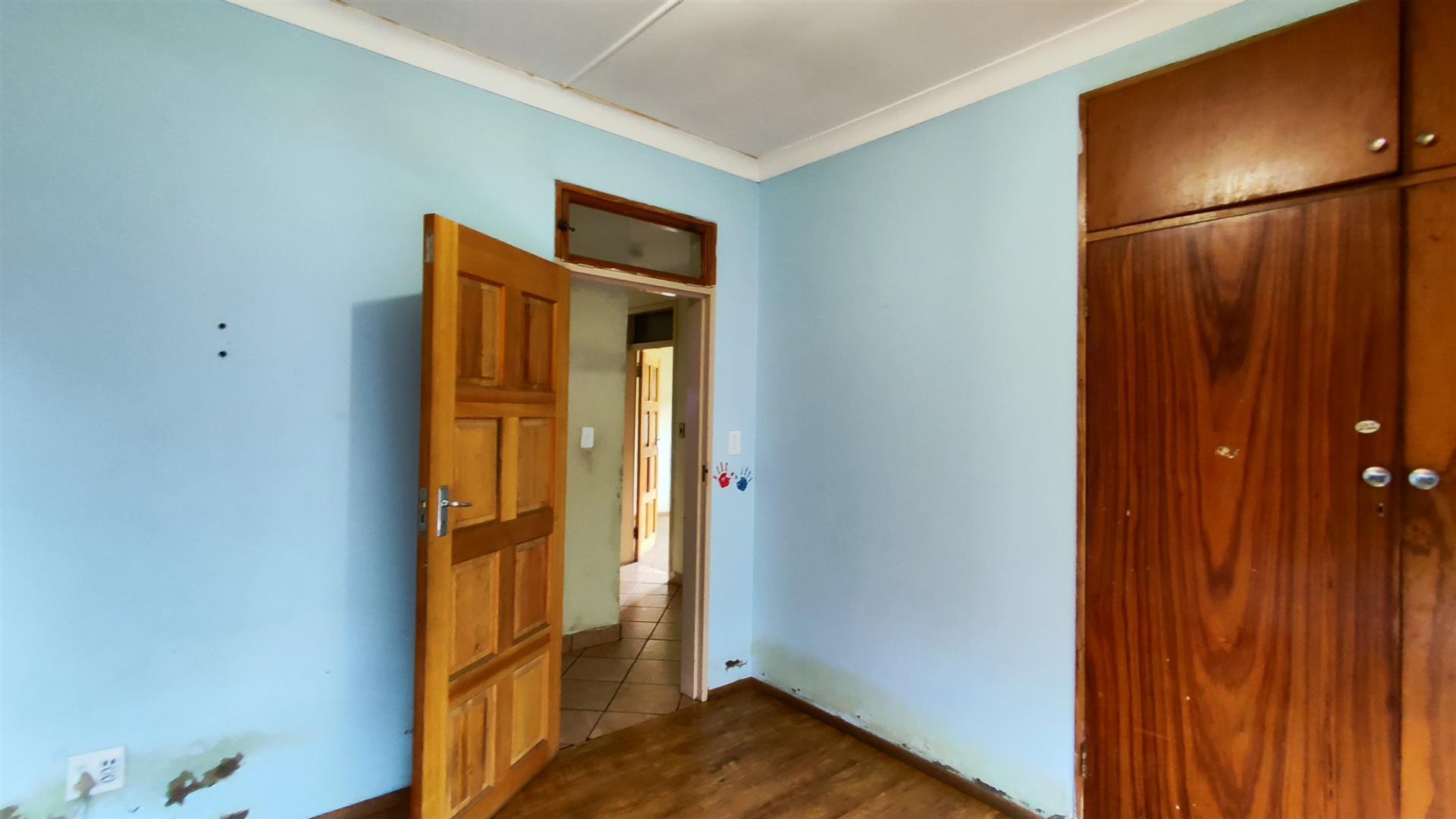 Bed Room 1 - 15 square meters of property in Meyerton