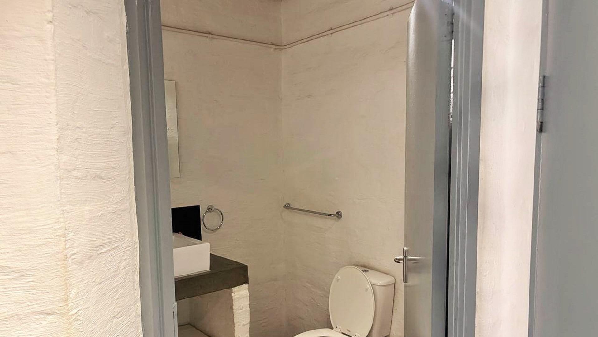 Bathroom 1 of property in City and Suburban