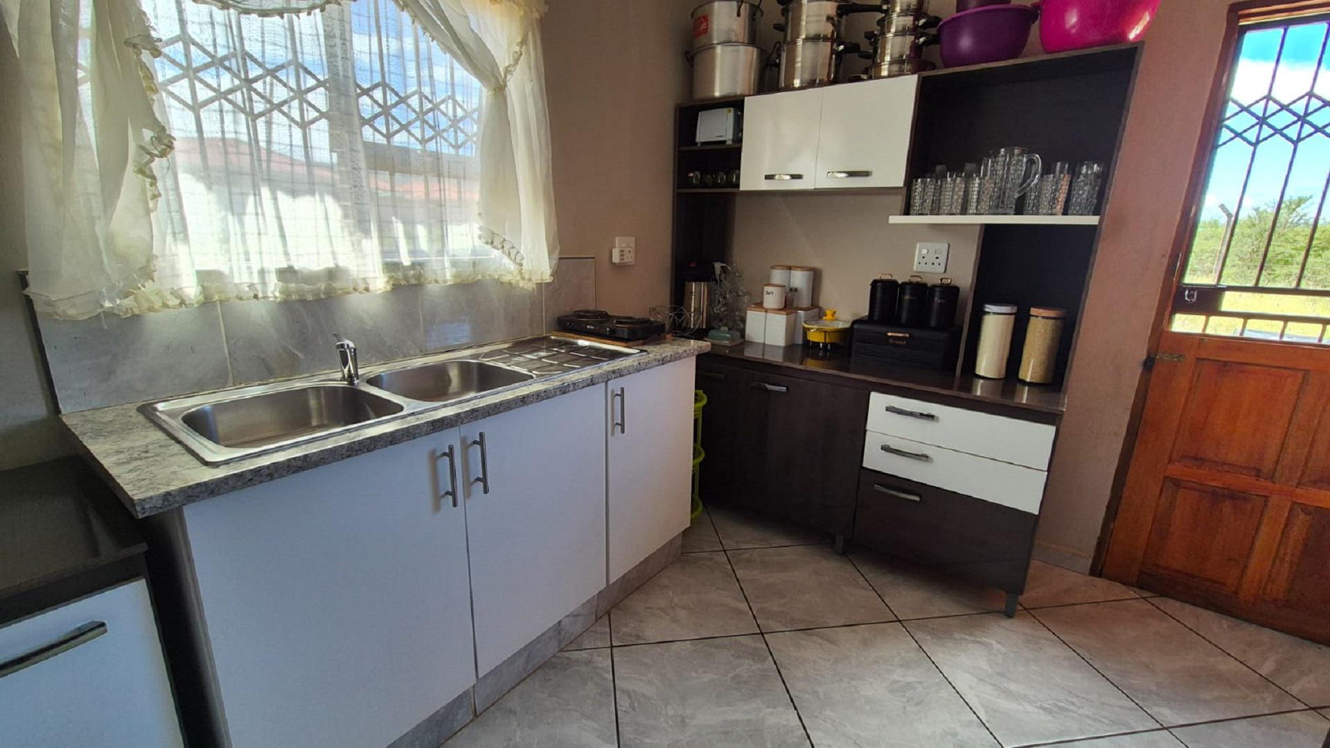 Kitchen of property in Queenstown