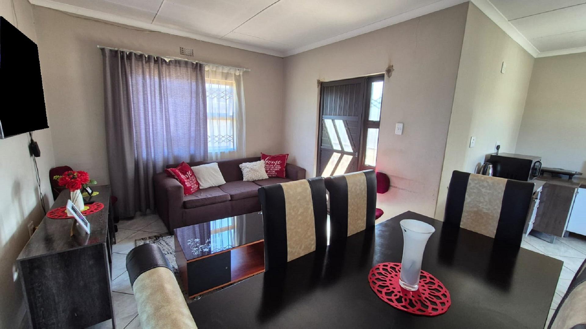 Dining Room of property in Queenstown