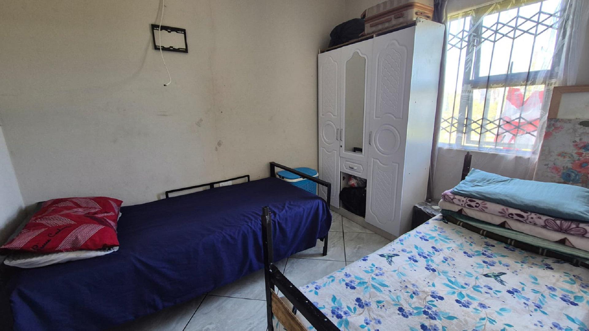 Bed Room 2 of property in Queenstown