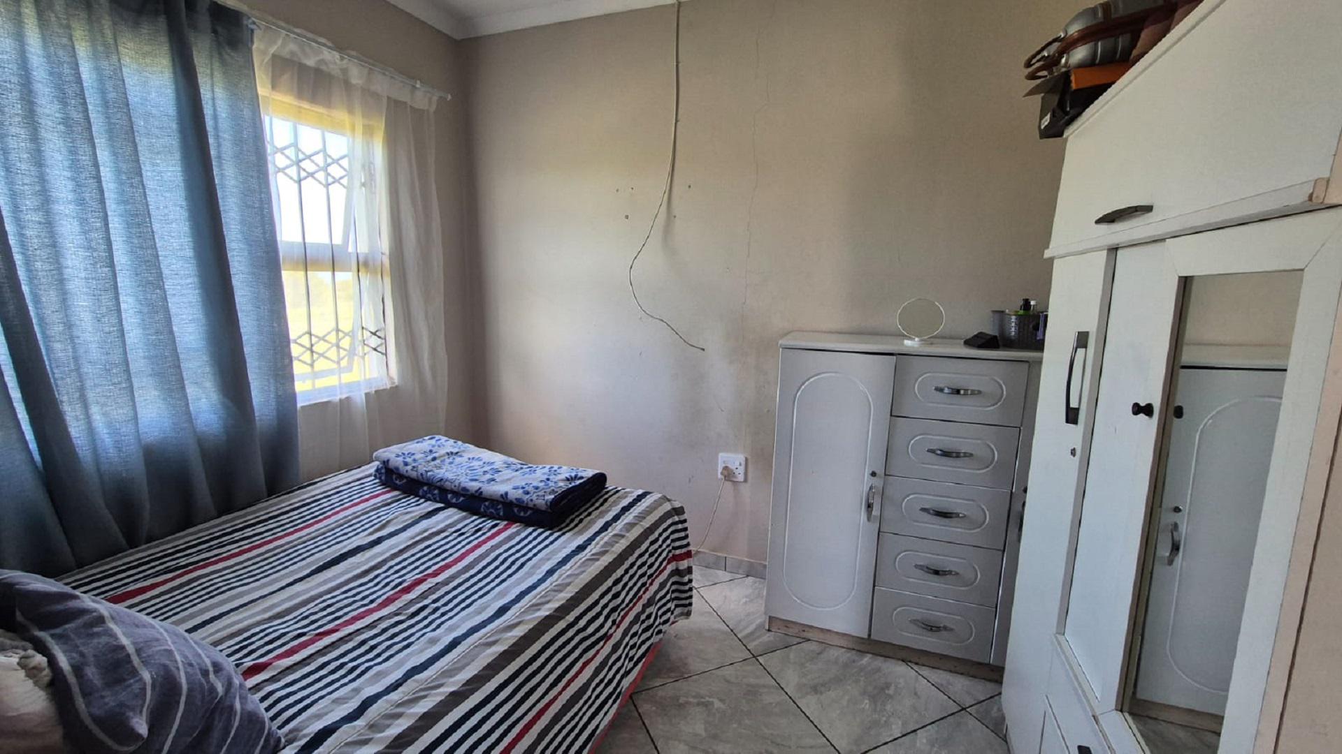 Bed Room 3 of property in Queenstown