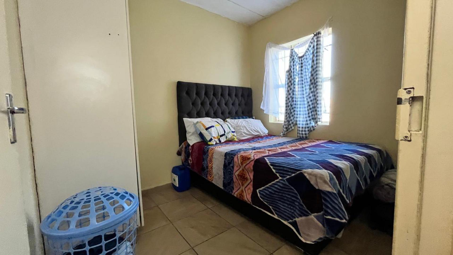 Bed Room 2 - 8 square meters of property in Scottsdene