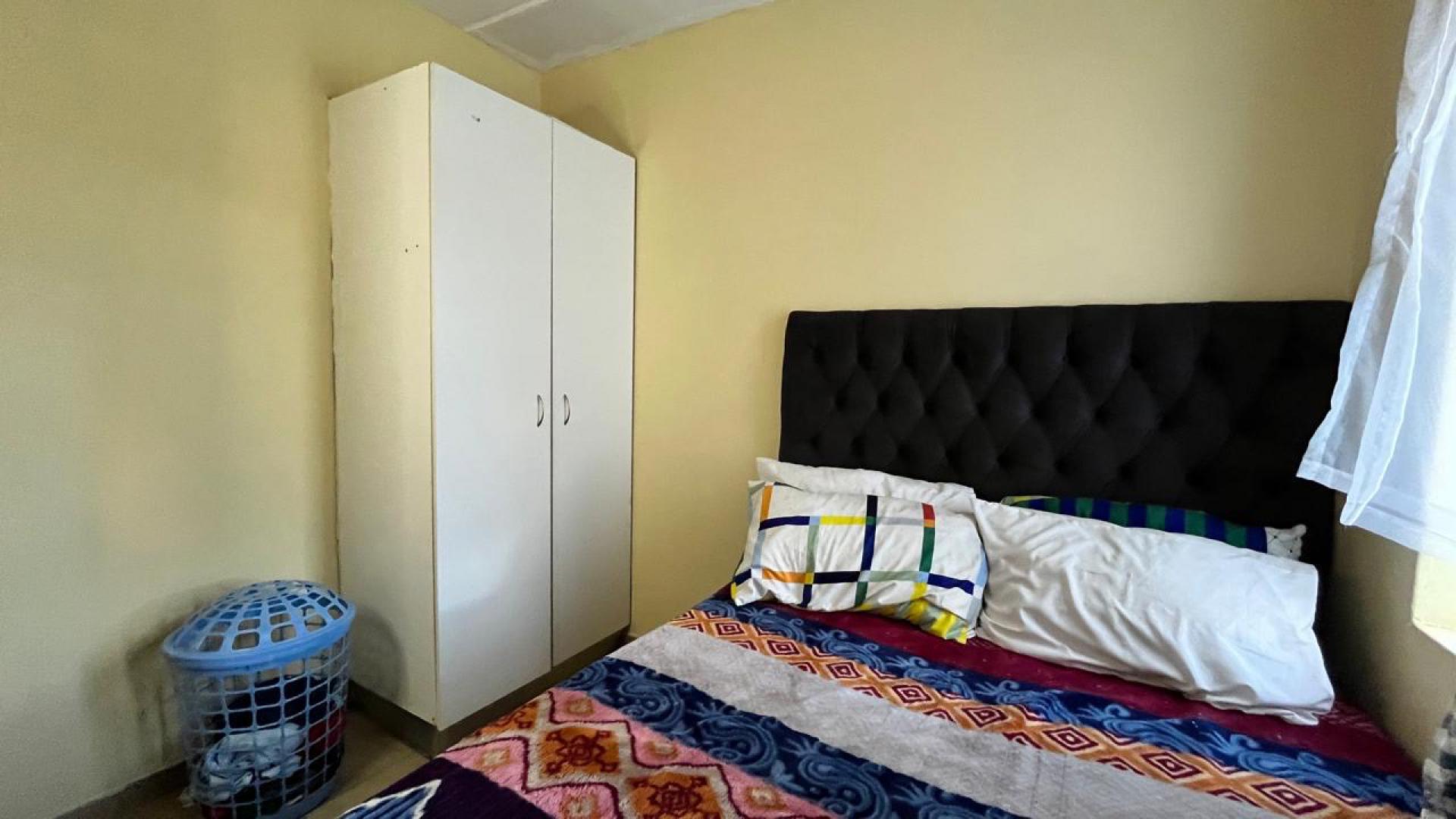 Bed Room 2 - 8 square meters of property in Scottsdene