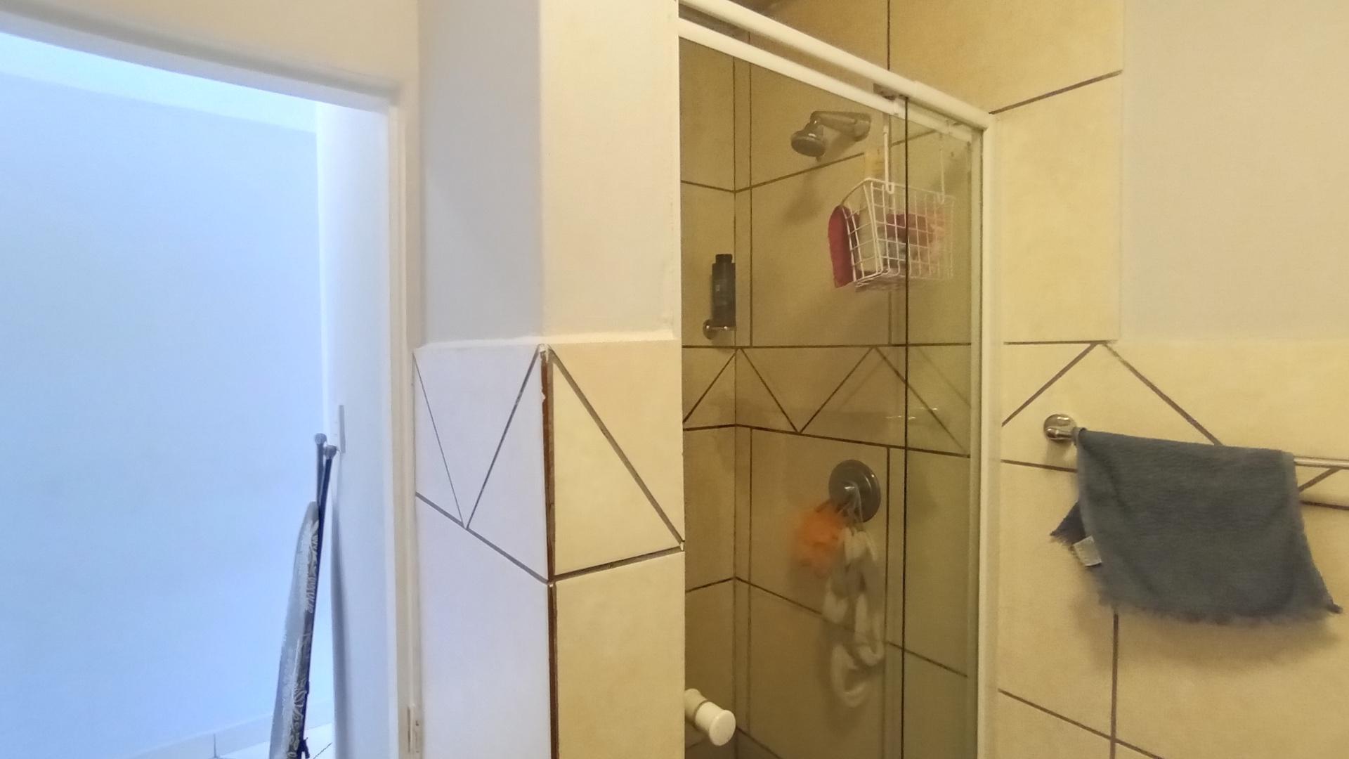 Bathroom 1 - 4 square meters of property in Athlone Park