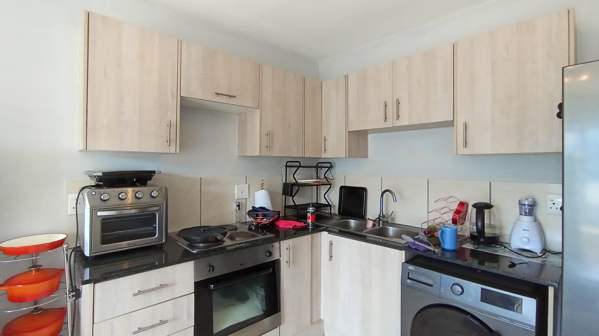Kitchen - 4 square meters of property in Athlone Park