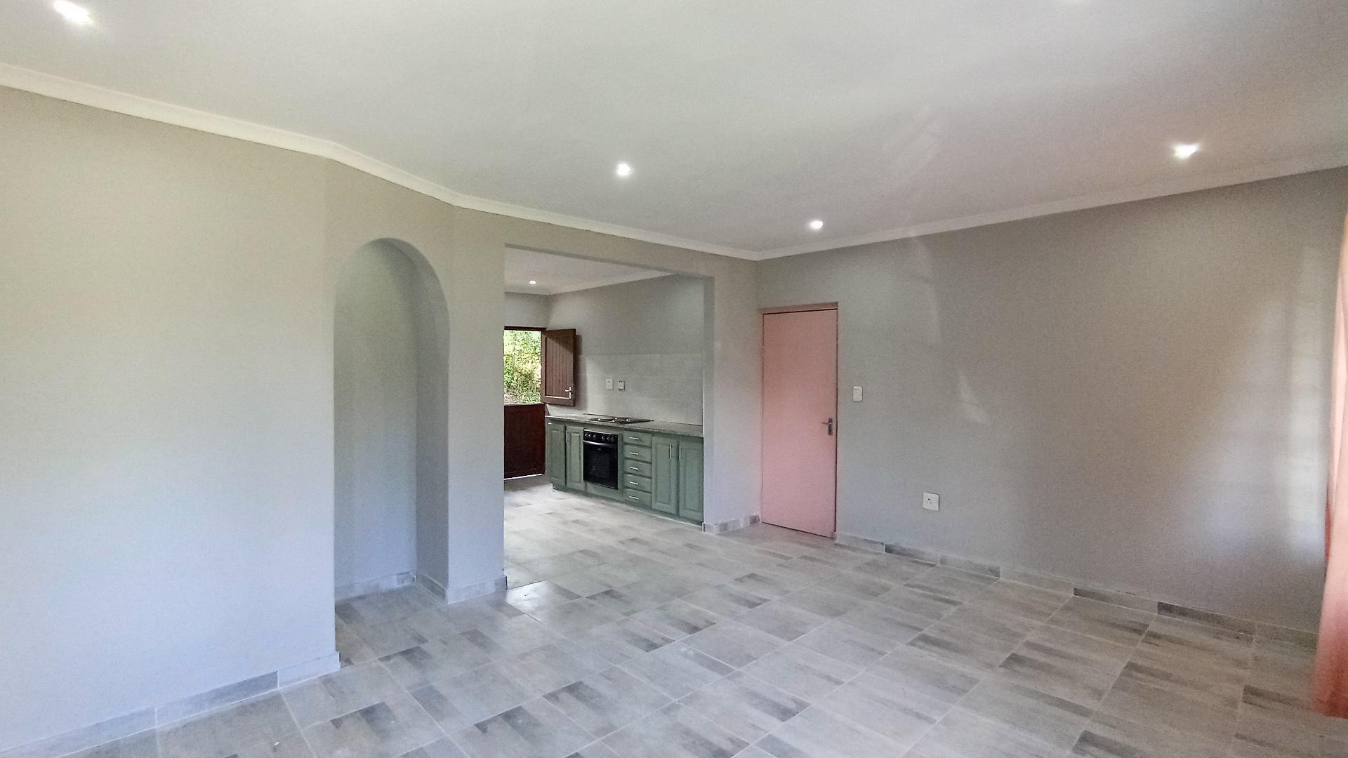 Lounges - 23 square meters of property in Regency Park