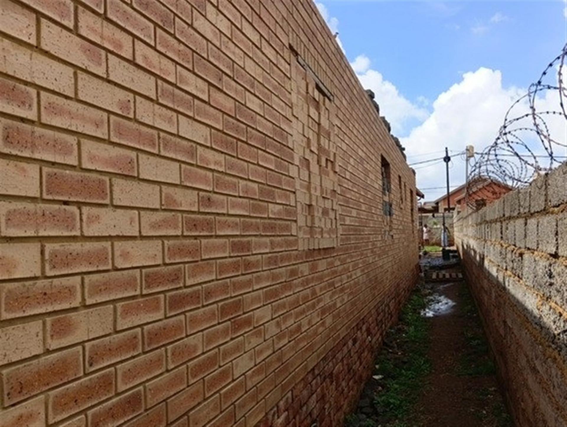 Front View of property in Devland