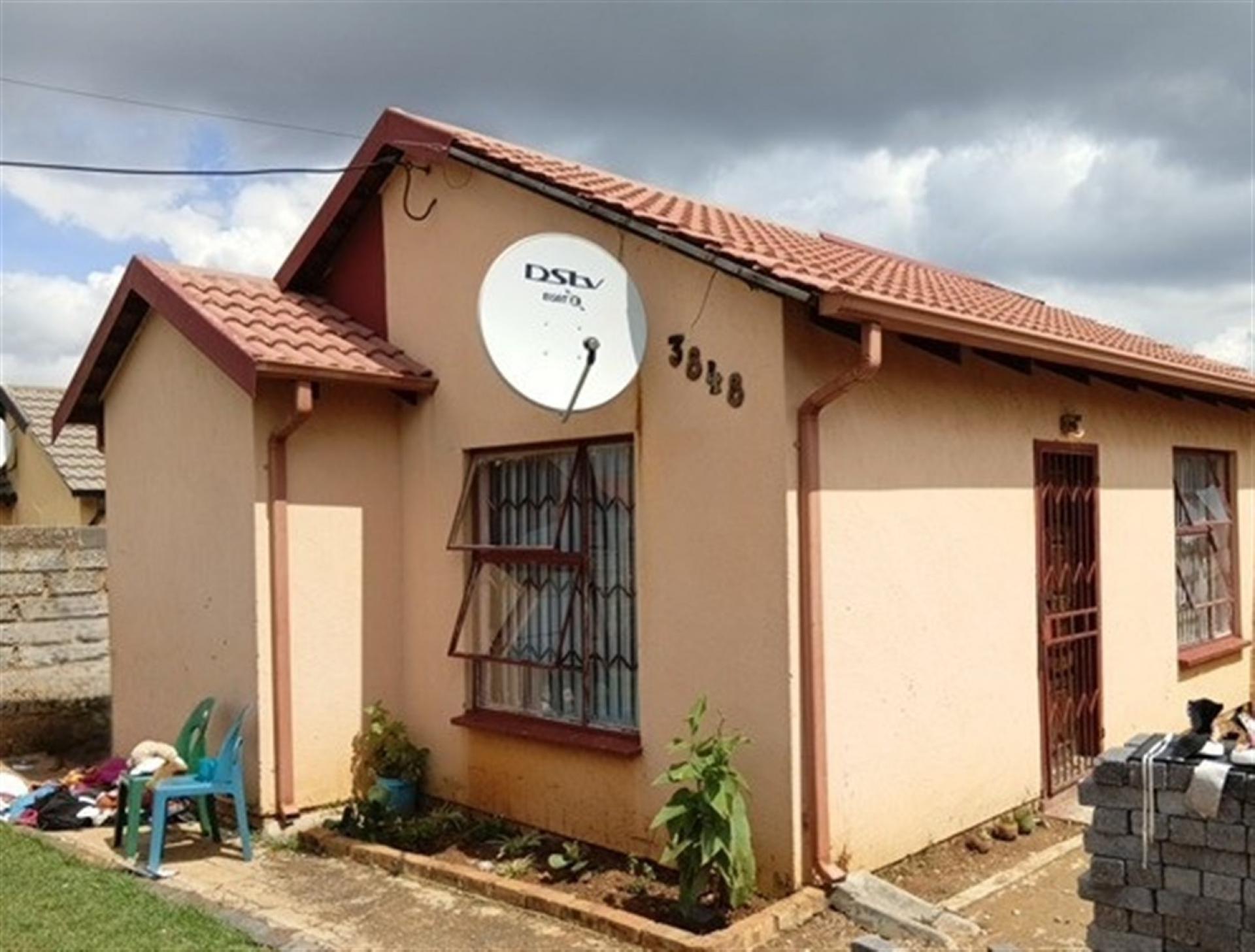 Front View of property in Devland