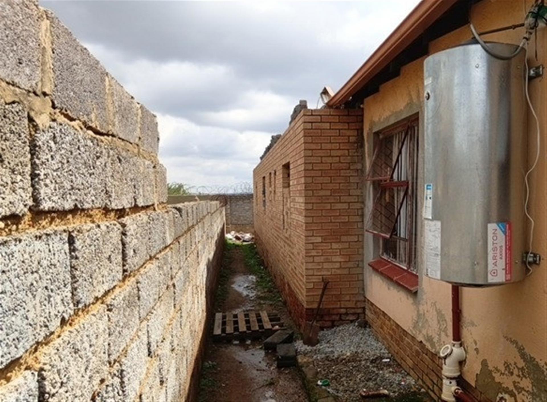 Front View of property in Devland