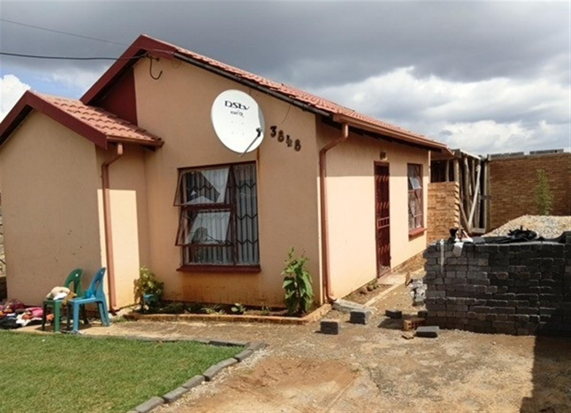 Front View of property in Devland