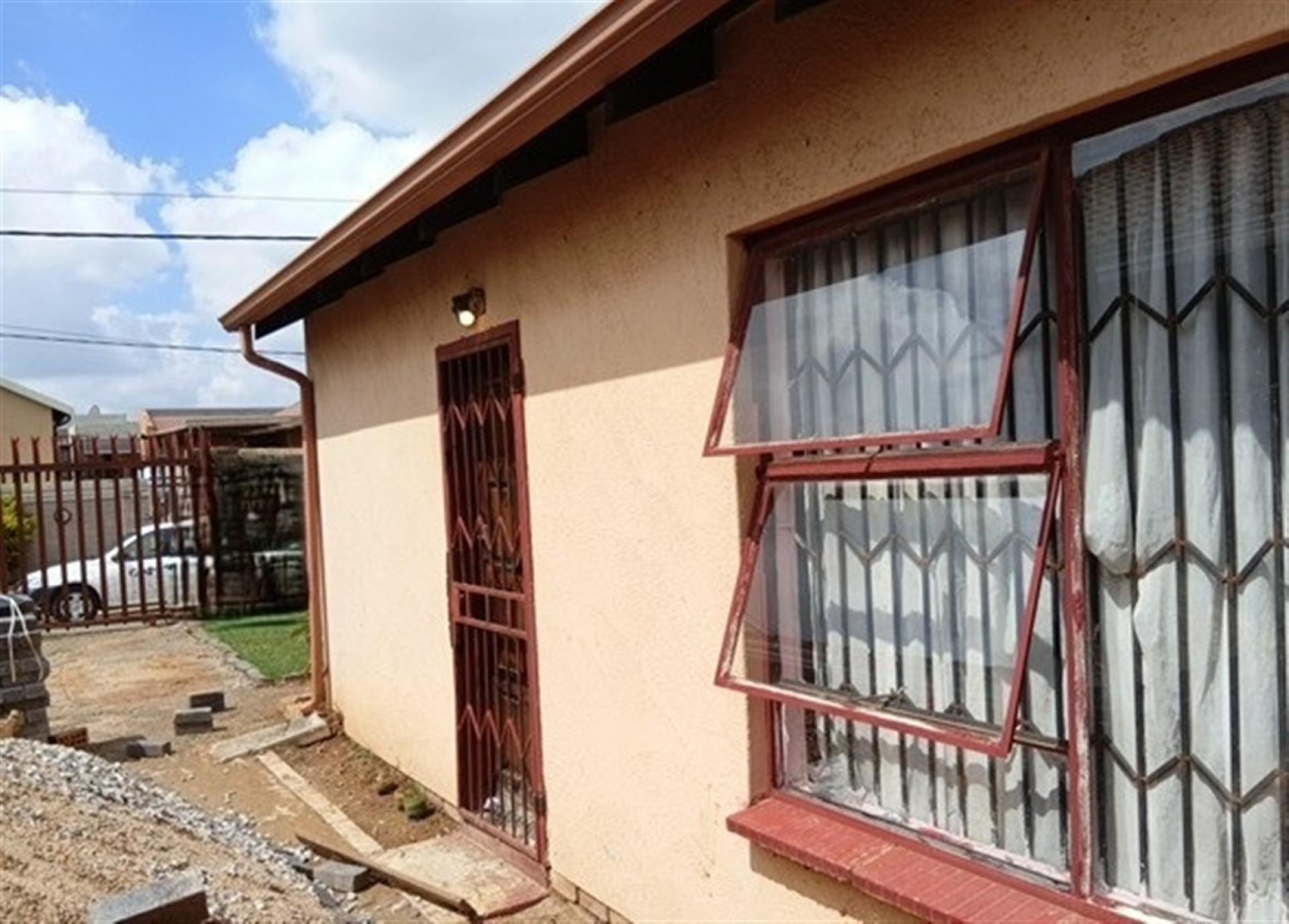 Front View of property in Devland