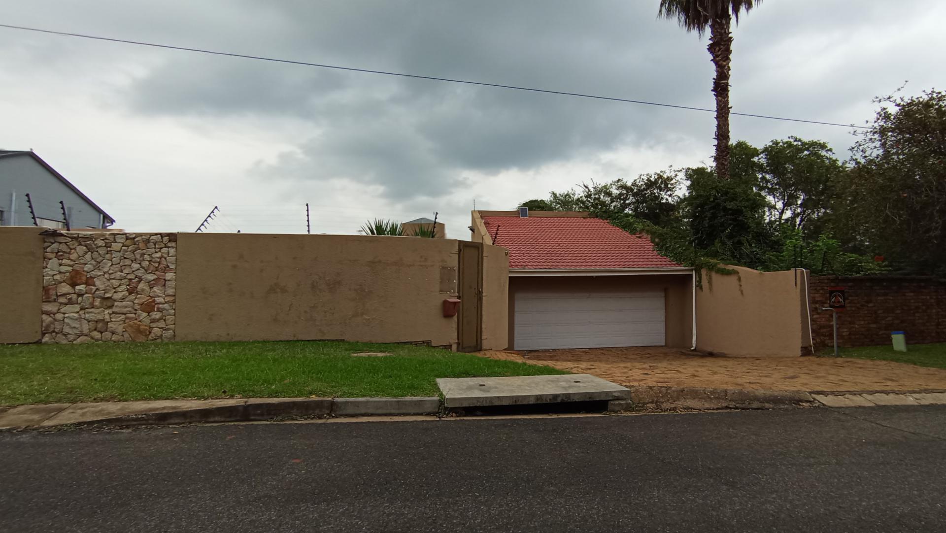 Front View of property in Sunninghill