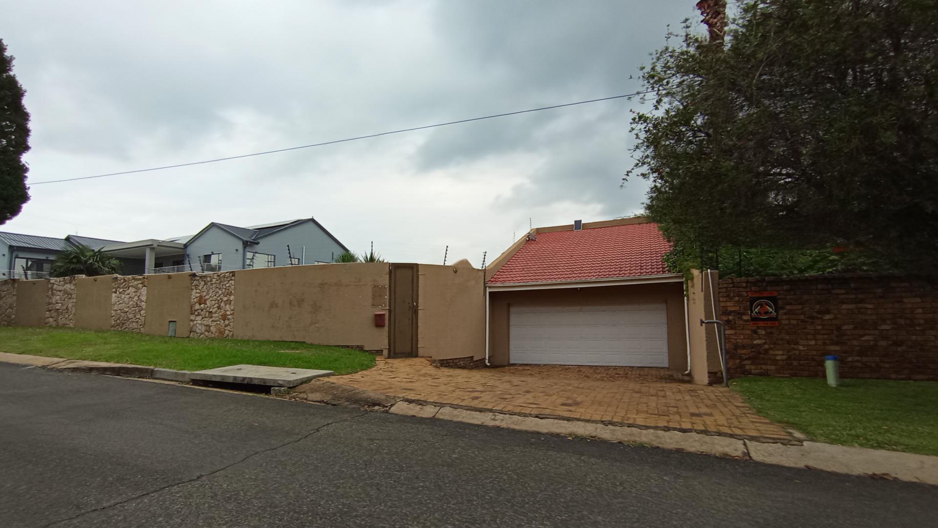 Front View of property in Sunninghill