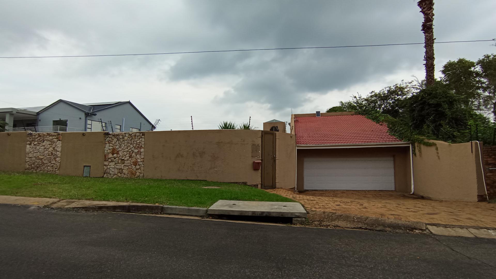 Front View of property in Sunninghill