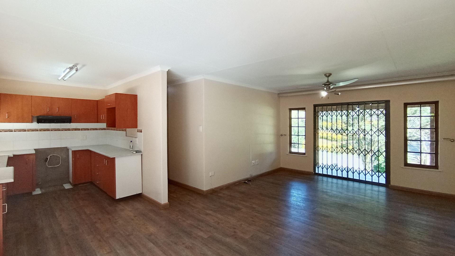 Lounges - 18 square meters of property in Town Bush Valley