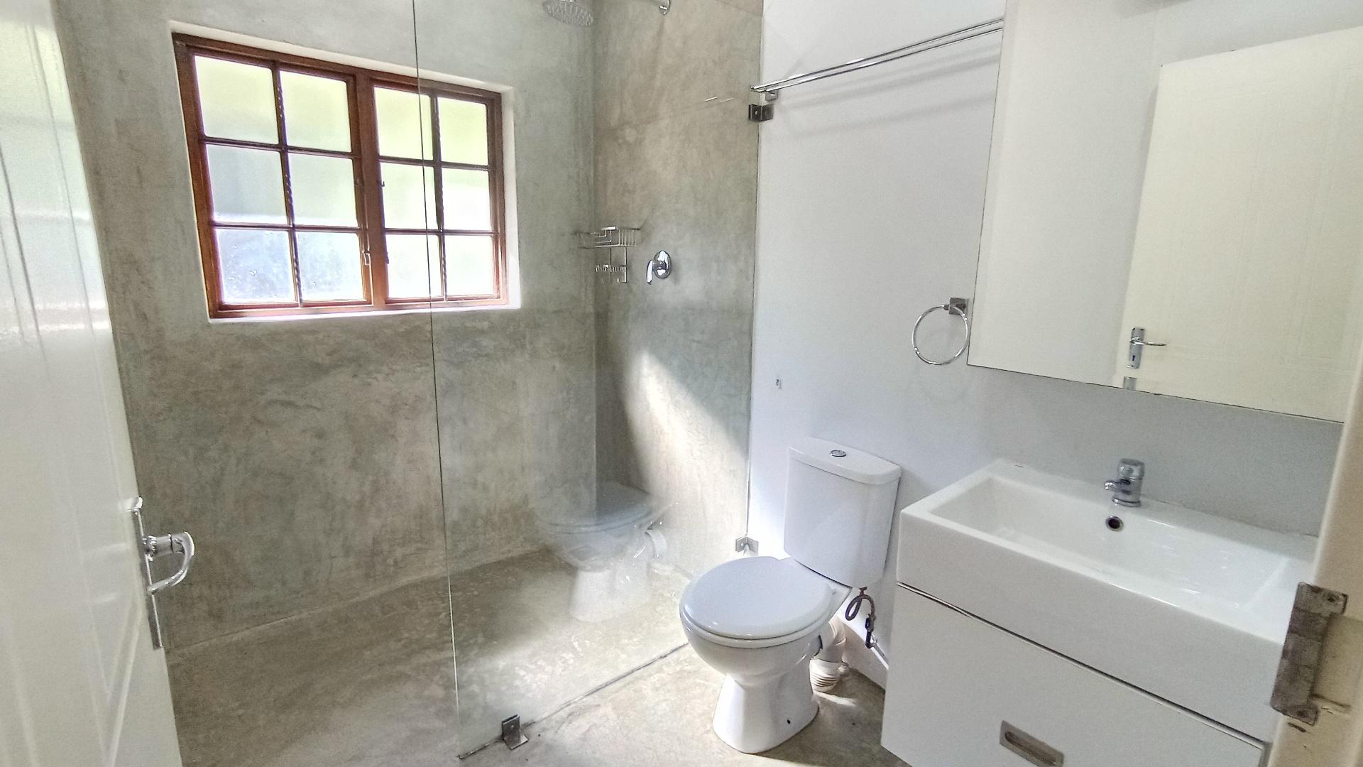 Bathroom 1 - 6 square meters of property in Town Bush Valley