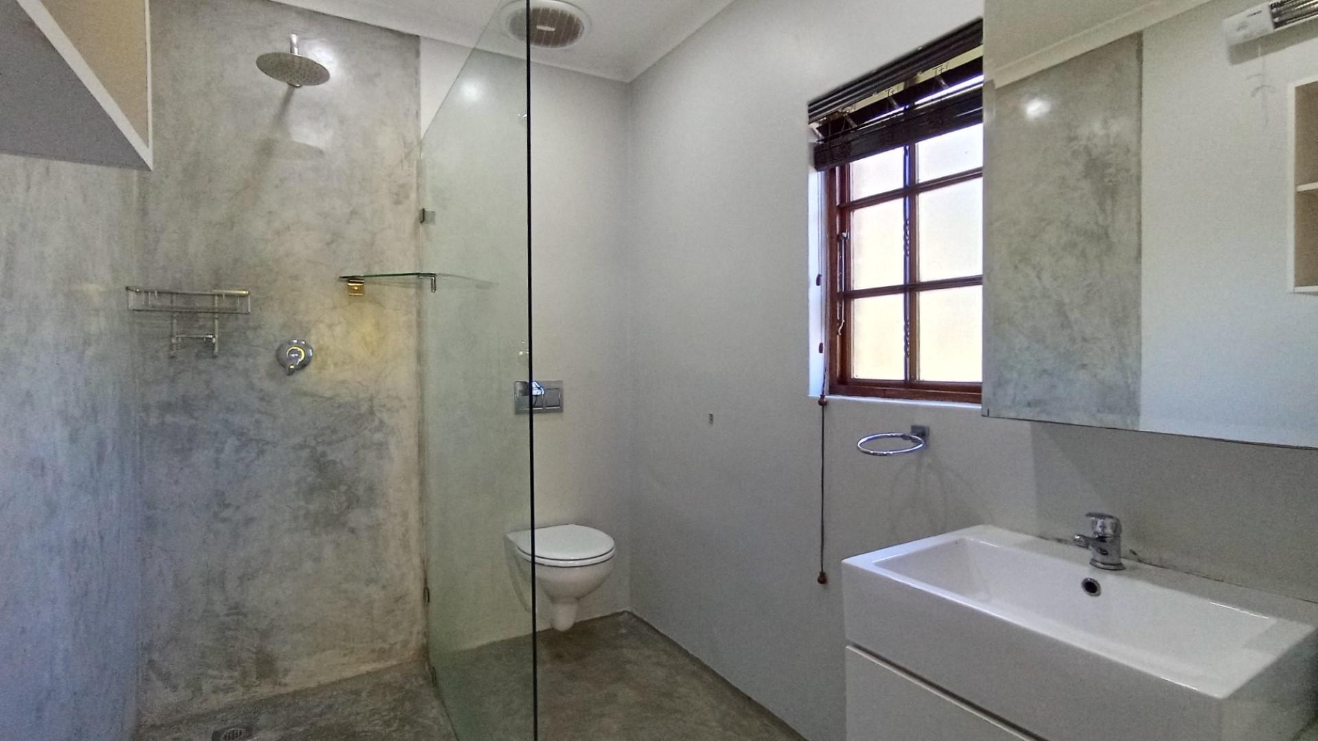 Main Bathroom - 6 square meters of property in Town Bush Valley