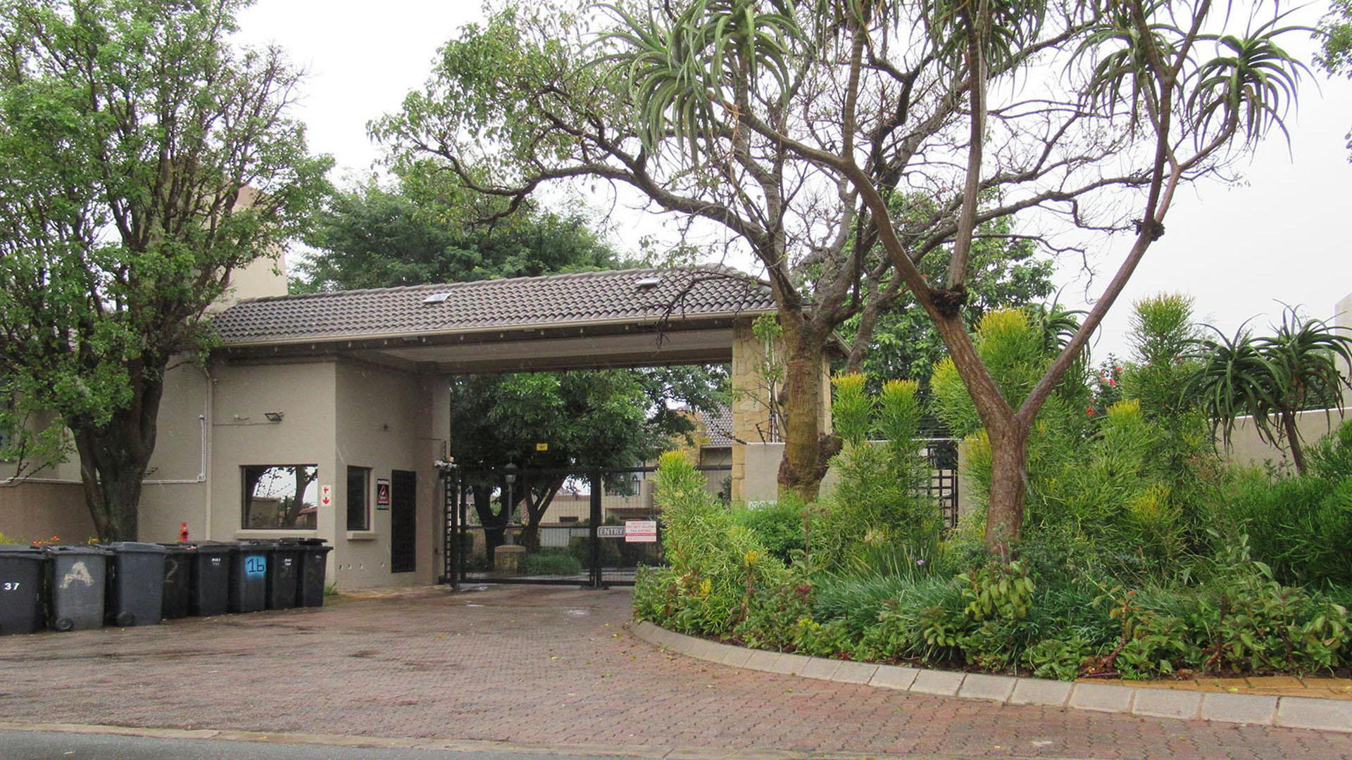 Front View of property in Honeydew Manor
