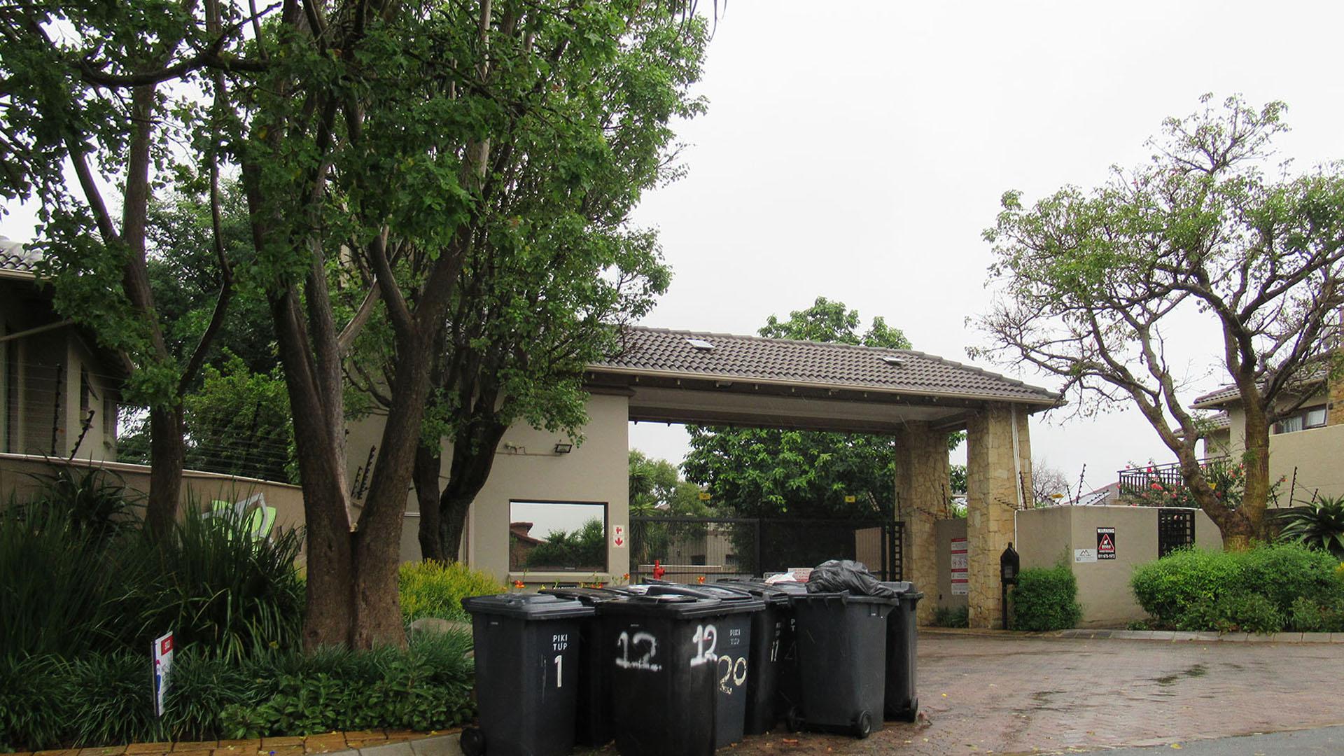 Front View of property in Honeydew Manor