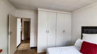 Bed Room 1 - 15 square meters of property in Minnebron