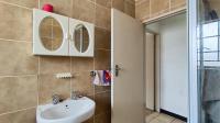 Bathroom 1 - 6 square meters of property in Minnebron