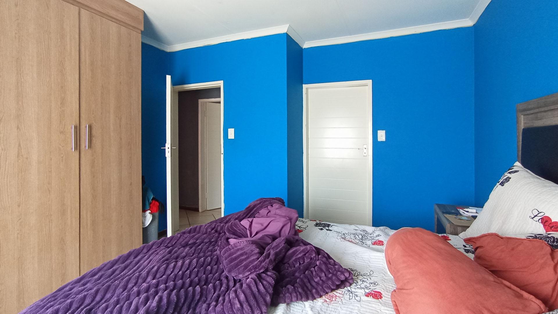 Main Bedroom - 15 square meters of property in Monavoni