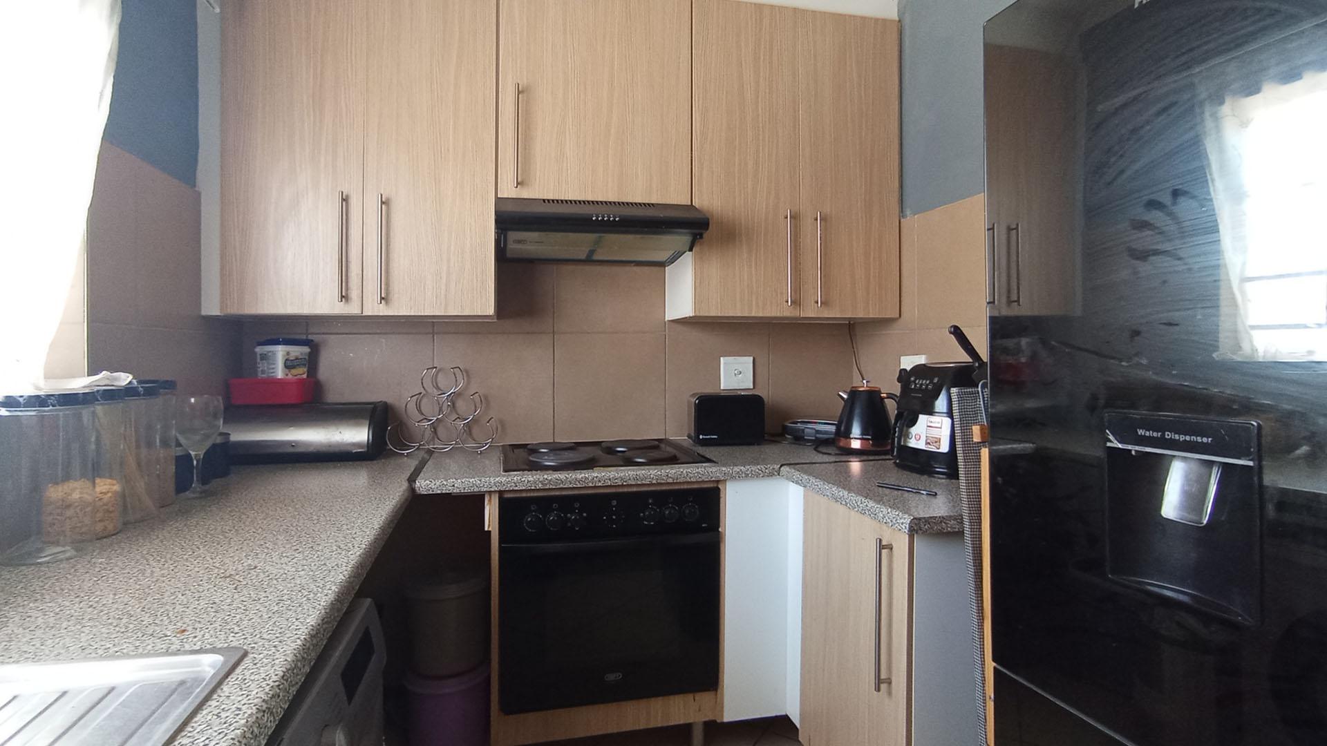 Kitchen - 10 square meters of property in Monavoni