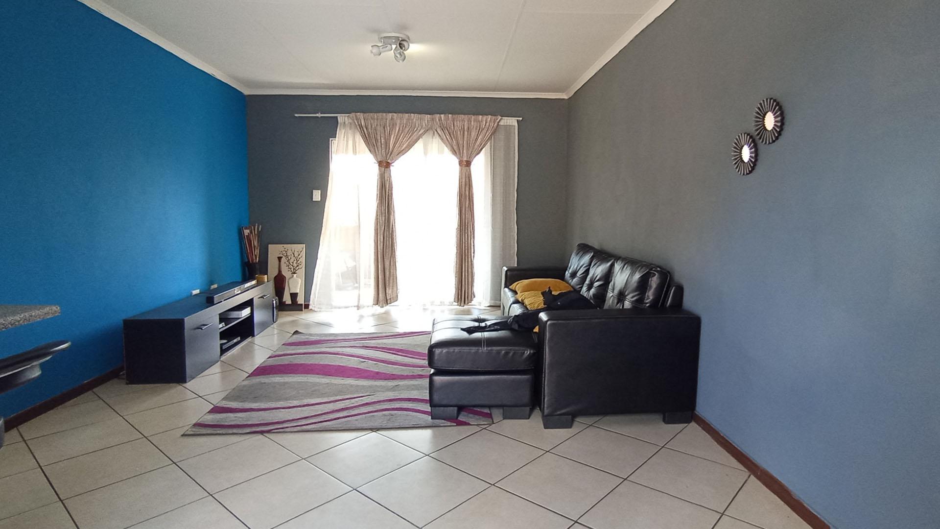 Dining Room - 7 square meters of property in Monavoni