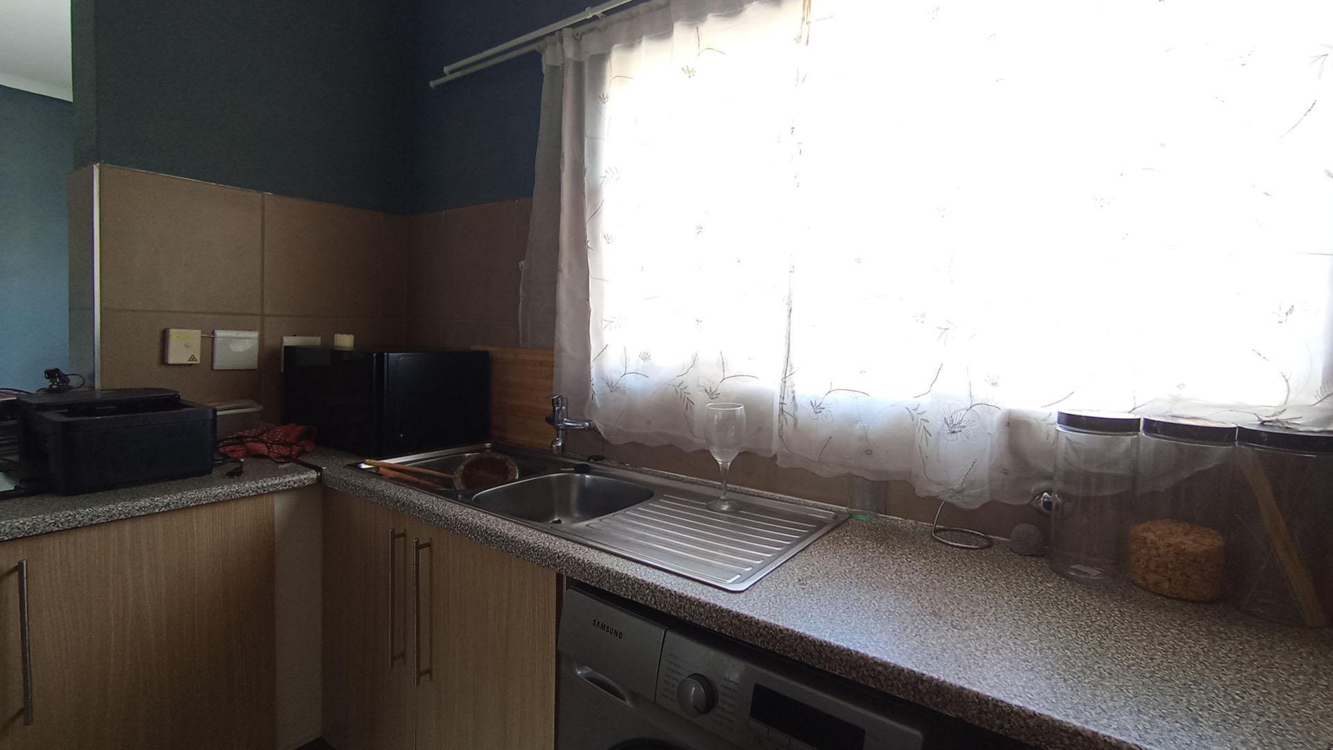 Kitchen - 10 square meters of property in Monavoni