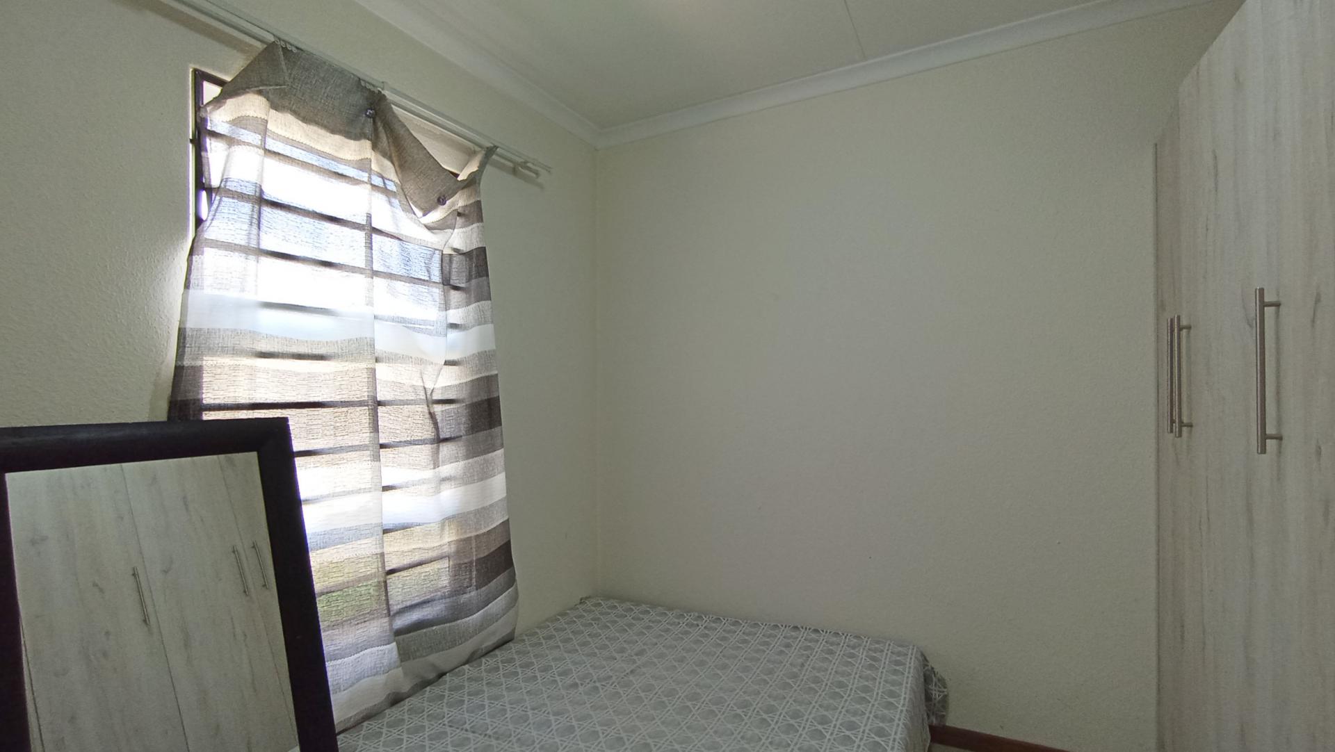 Bed Room 2 - 9 square meters of property in Klippoortje