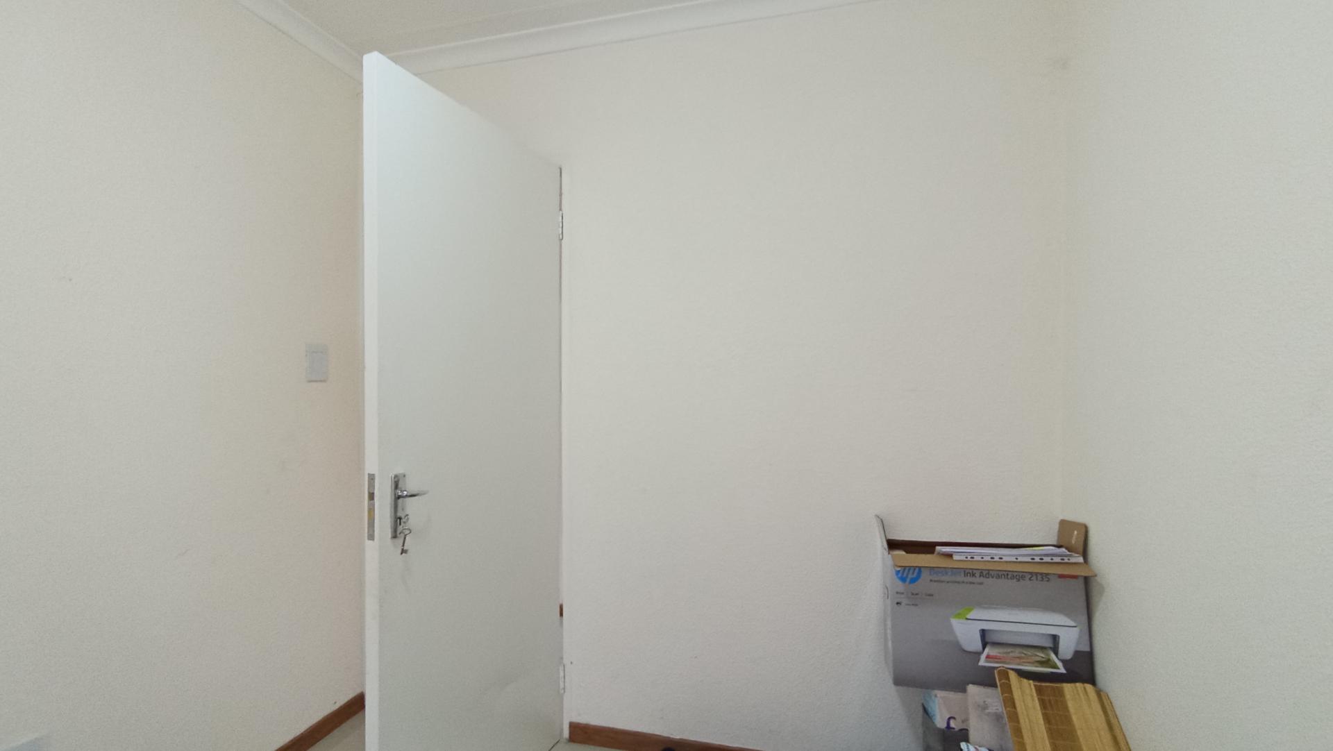 Bed Room 3 - 7 square meters of property in Klippoortje