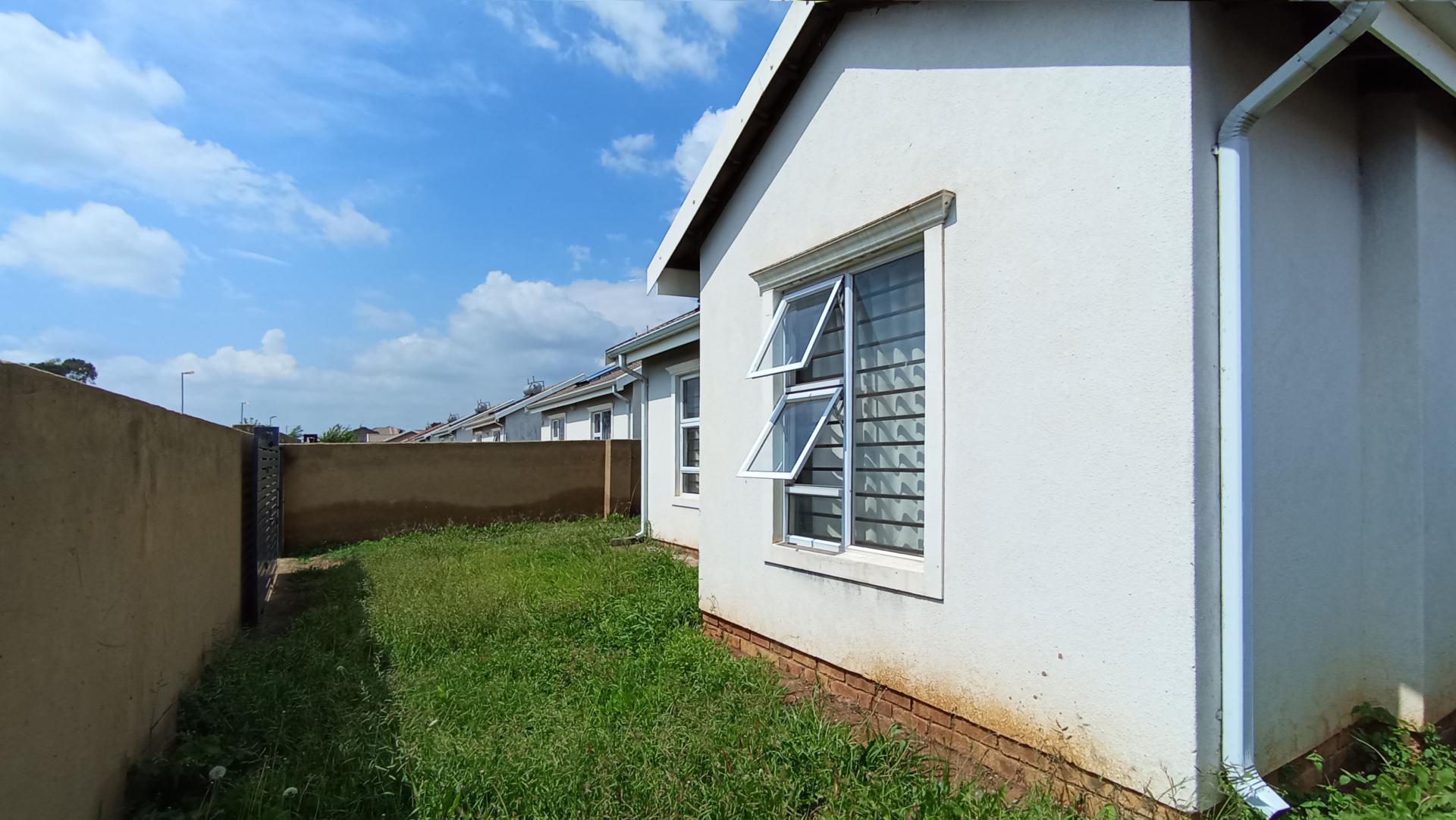 Front View of property in Klippoortje