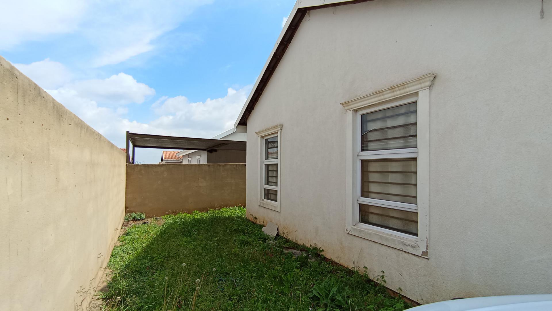 Backyard of property in Klippoortje
