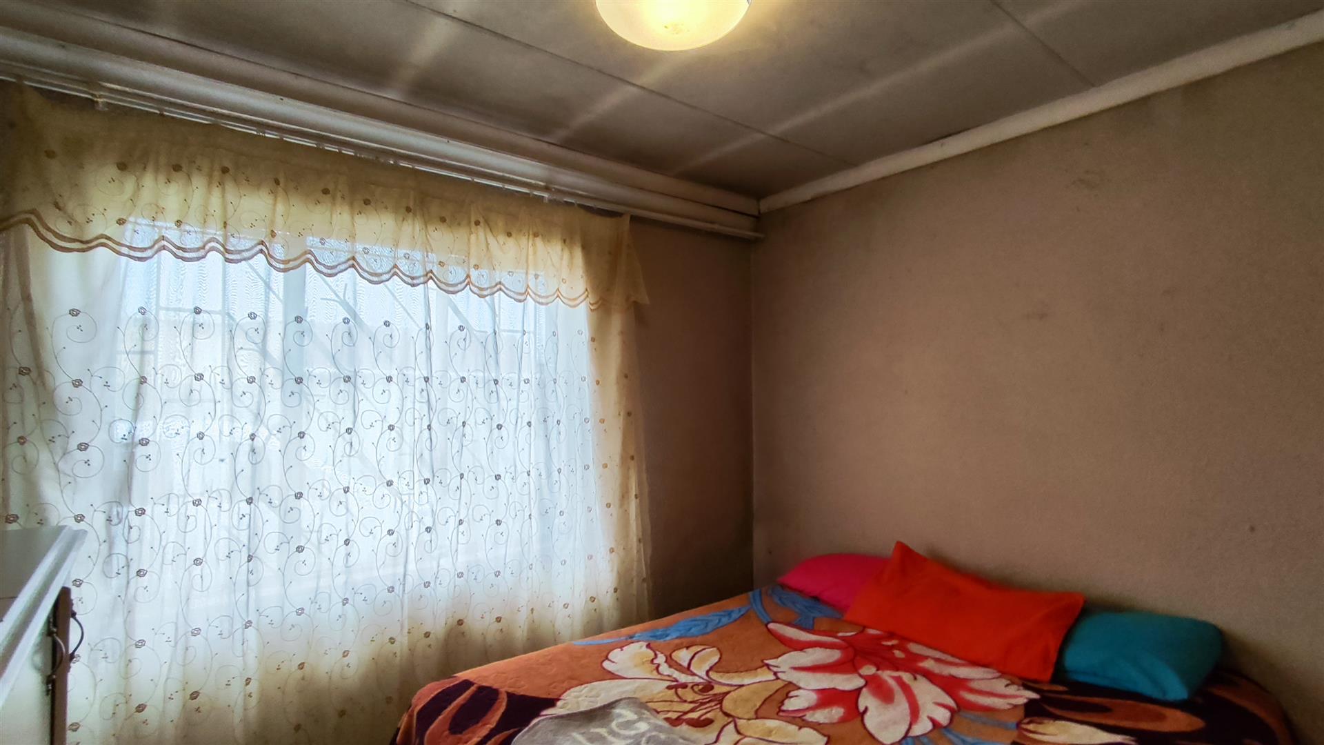Bed Room 1 - 9 square meters of property in Vosloorus