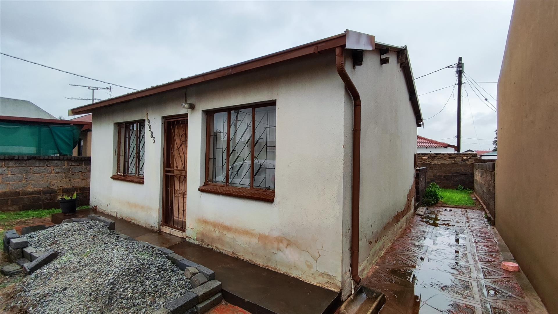 Front View of property in Vosloorus