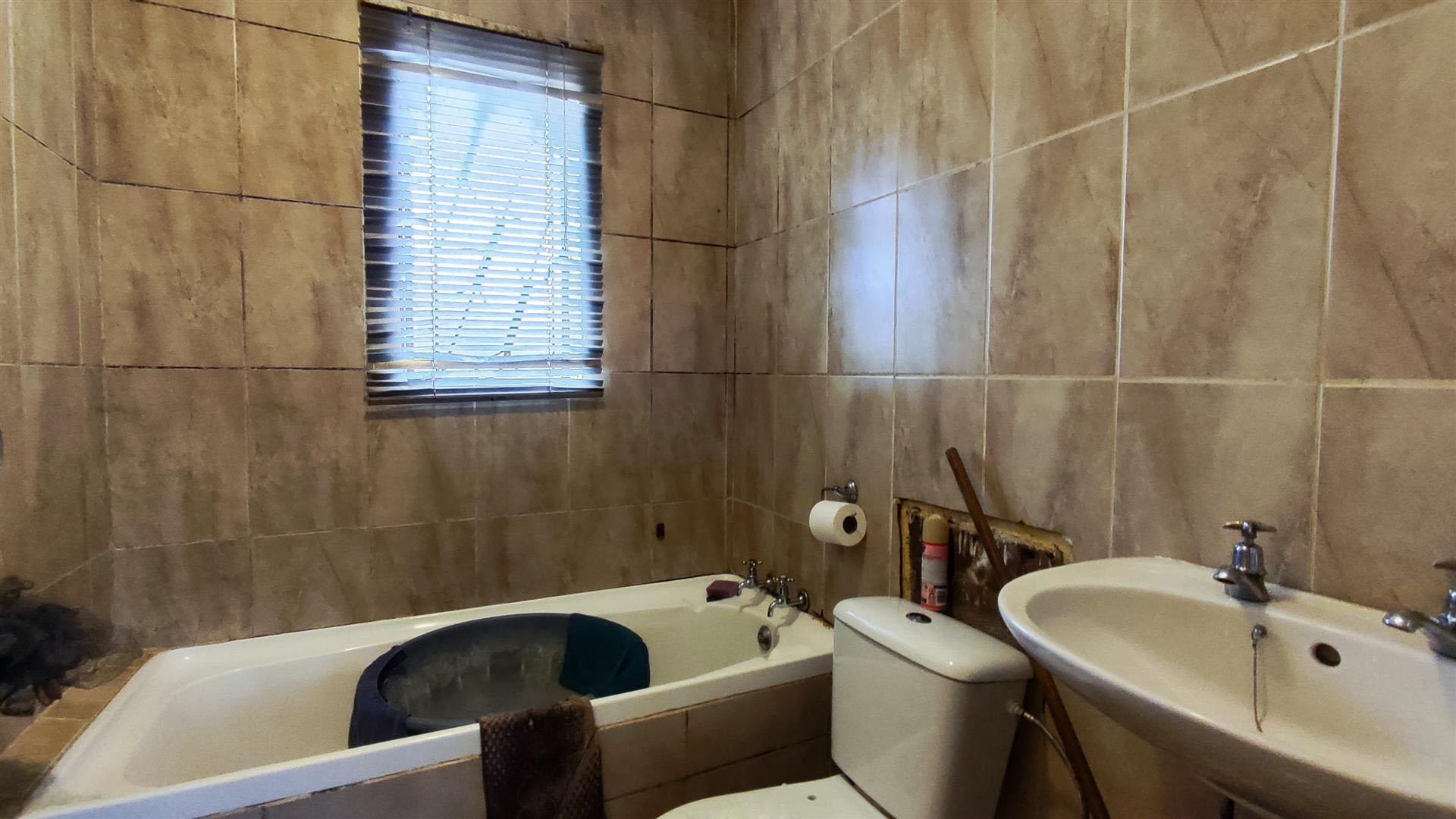 Bathroom 1 - 4 square meters of property in Vosloorus