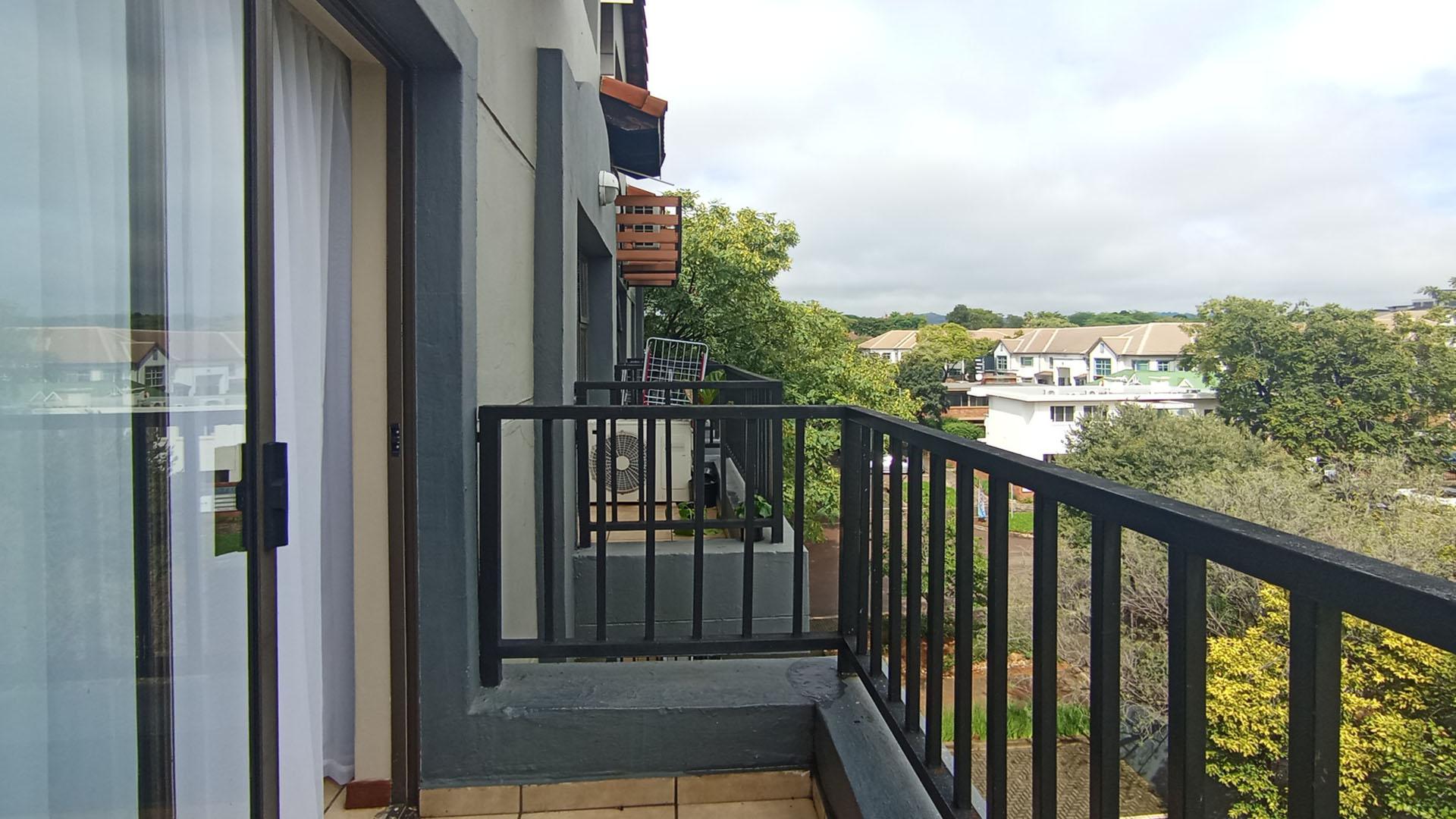 Balcony - 6 square meters of property in Hillcrest