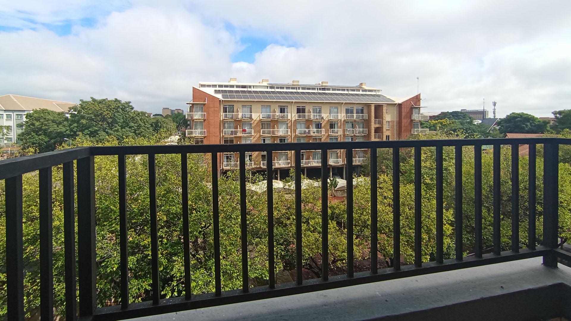 Balcony - 6 square meters of property in Hillcrest