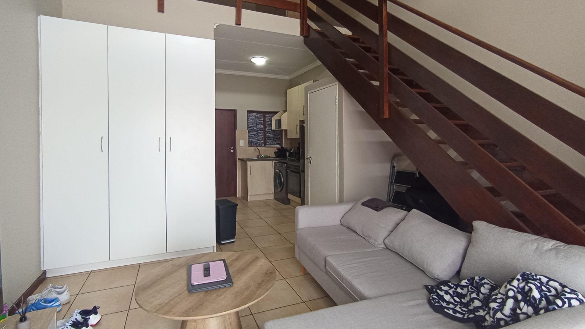 Lounges - 16 square meters of property in Hillcrest