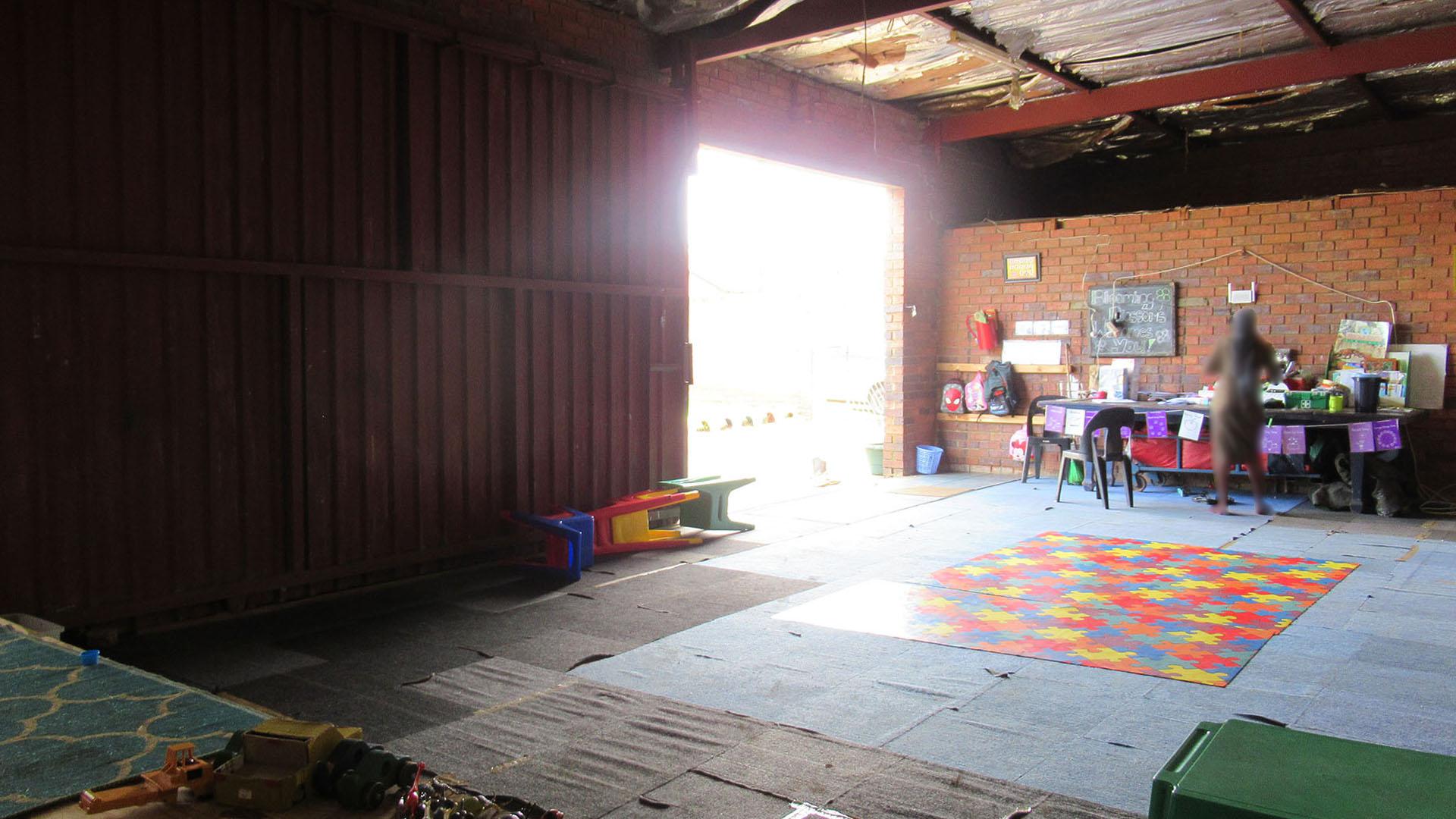 Spaces - 73 square meters of property in Mid-ennerdale