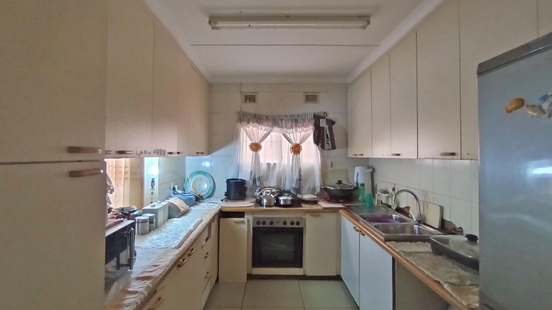Kitchen - 27 square meters of property in Glen Anil