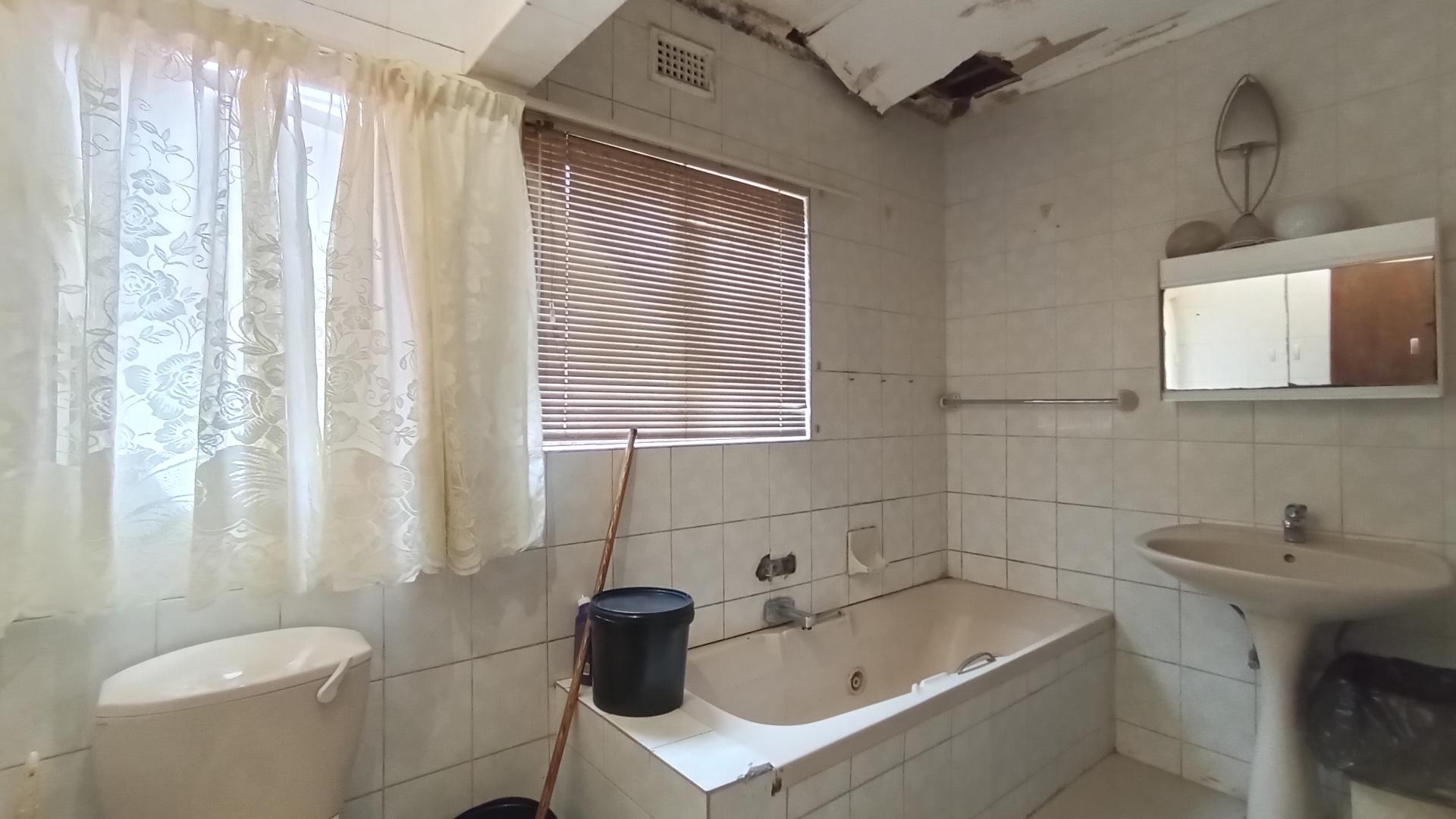 Bathroom 1 - 8 square meters of property in Glen Anil