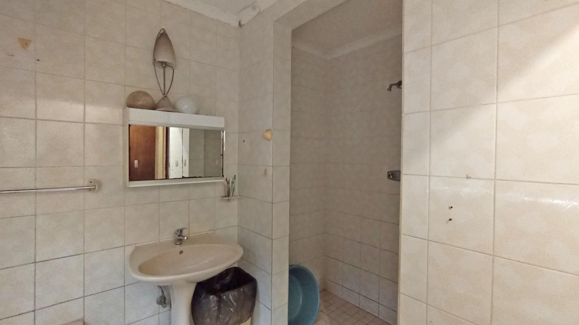 Bathroom 1 - 8 square meters of property in Glen Anil