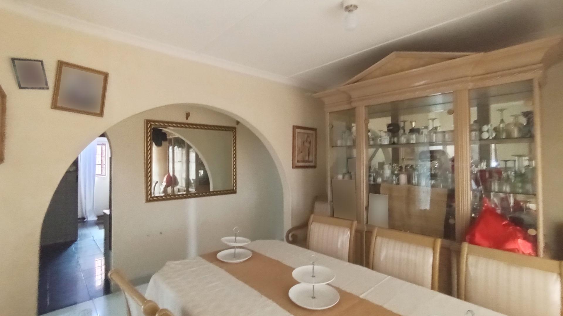 Dining Room - 14 square meters of property in Glen Anil