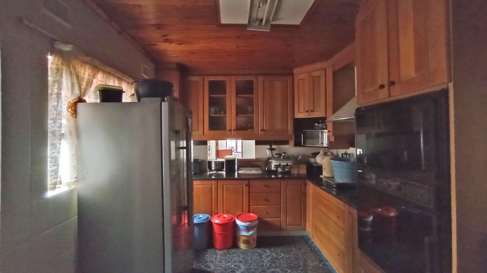 Kitchen - 27 square meters of property in Glen Anil